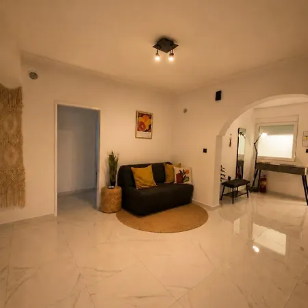 Victoria's Spacious Appartement Rhodes City