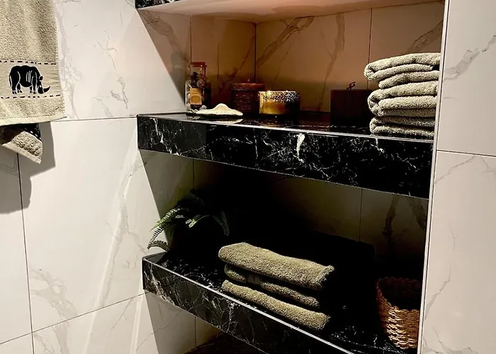 Victoria's Spacious * Rhodes City